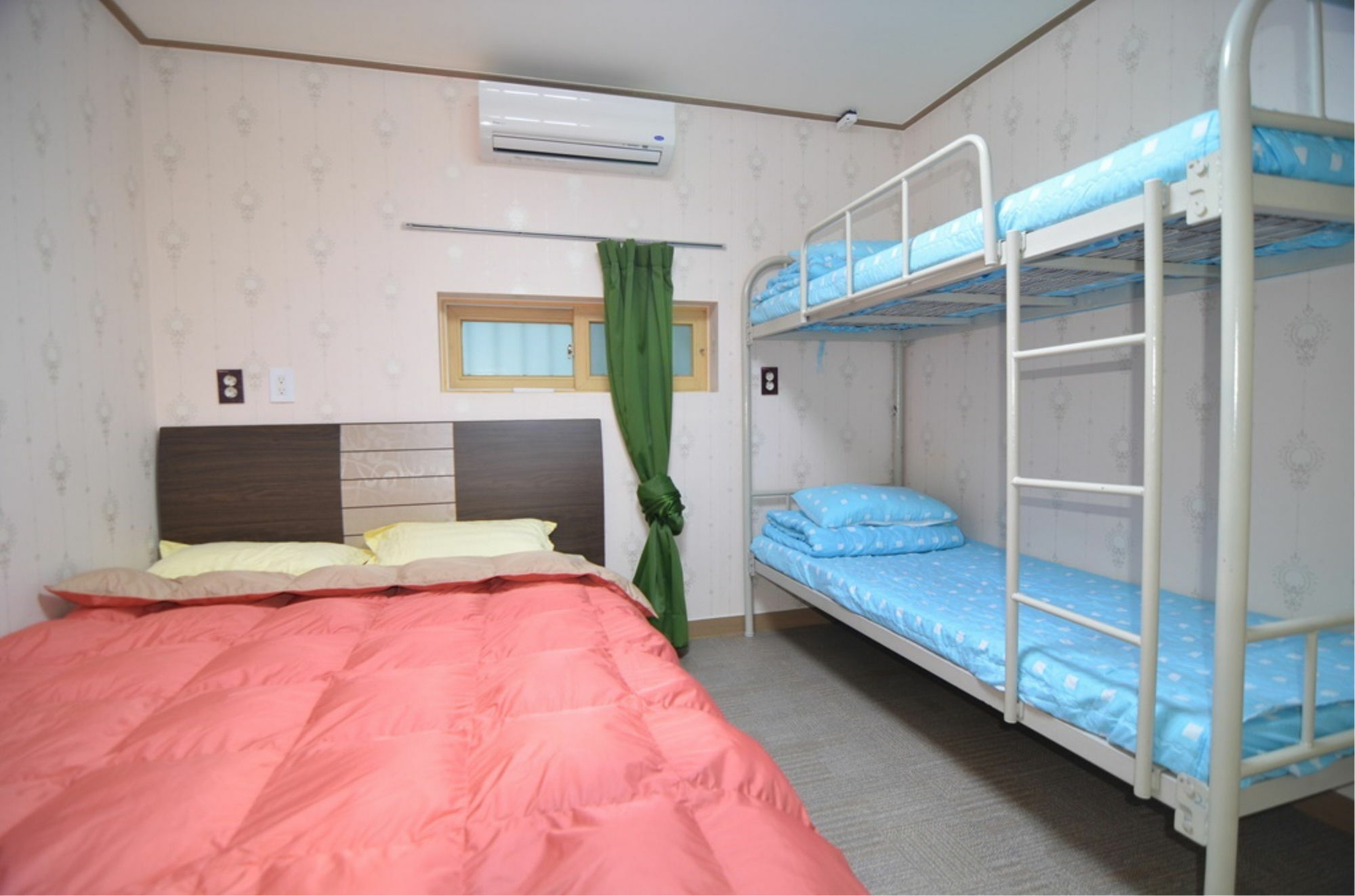 Kimchee Downtown Guest house 2*